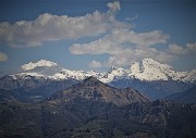 36 Dal Pizzo vista verso Cima Menna e Pizzo Arera, ancora ben innevati